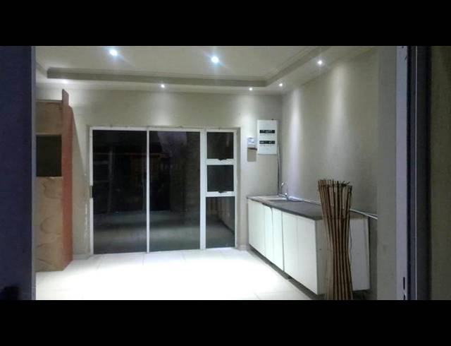 2 BEDROOM PROPERTY TO RENT IN FLORIDA